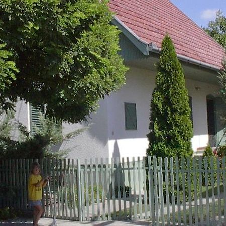 Babarczi Ueduelohaz Apartment Kiskunmajsa Phòng bức ảnh